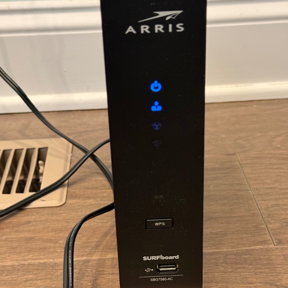ARRIS Surfboard SBG7580AC 32x8 DOCSIS 3.0 Cable Modem / AC1750 Wi-Fi Router